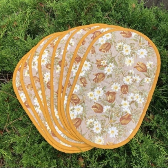 8 VINTAGE Quilted Daisy White Yellow Green Brown Tan Floral Placemats - Picture 2 of 6